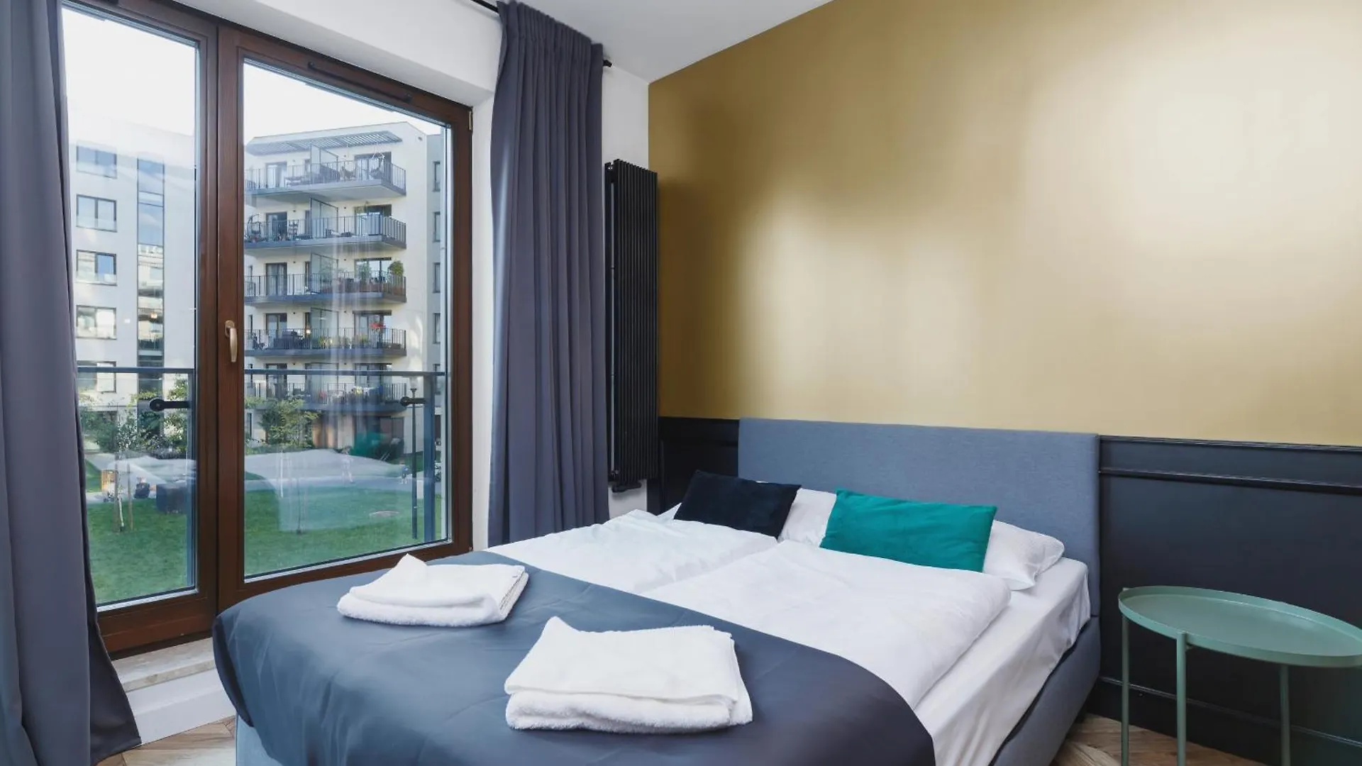 Podgorze Golden Oriole Apartment Cracow By Renters Prestige Krakow