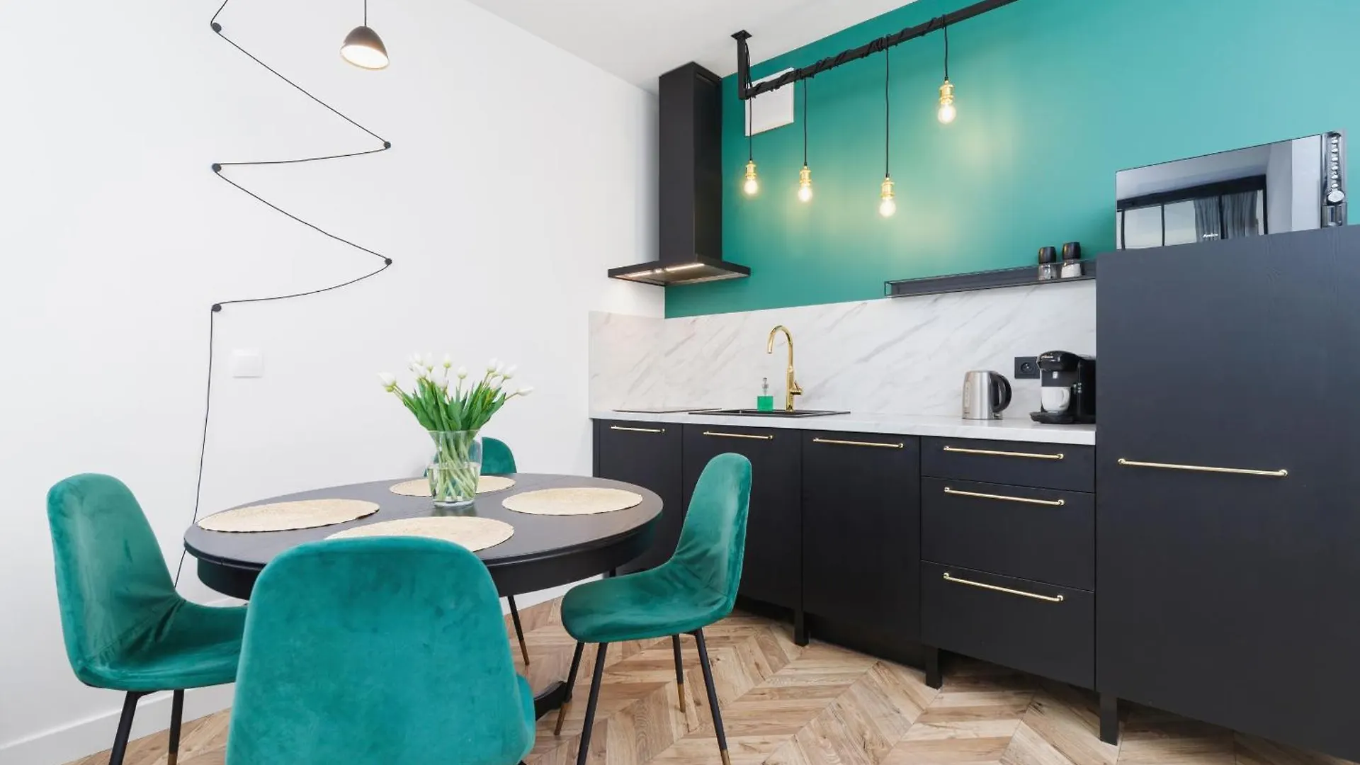 Podgorze Golden Oriole Apartment Cracow By Renters Prestige Krakow Poland