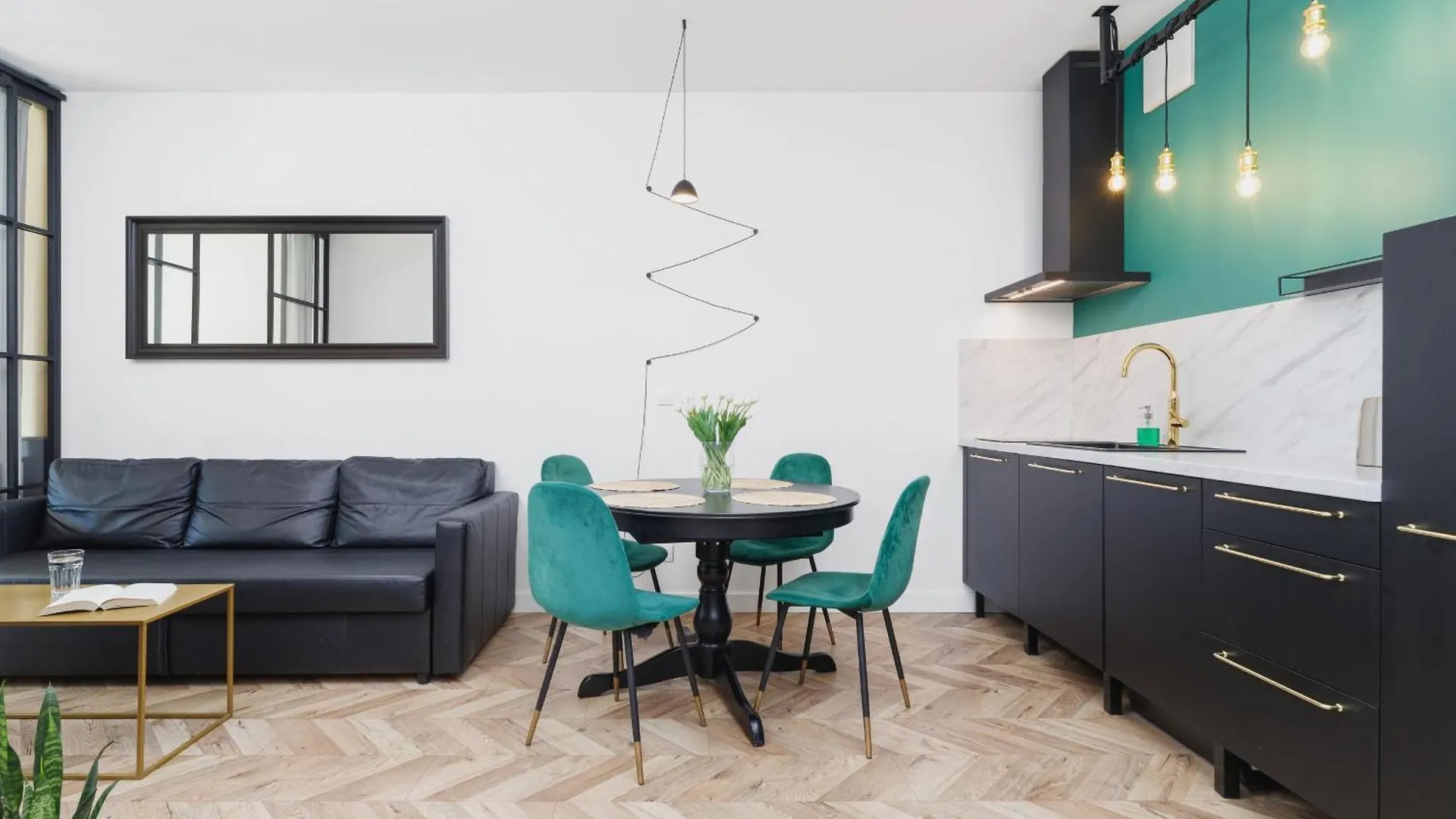 Podgorze Golden Oriole Apartment Cracow By Renters Prestige Krakow Poland