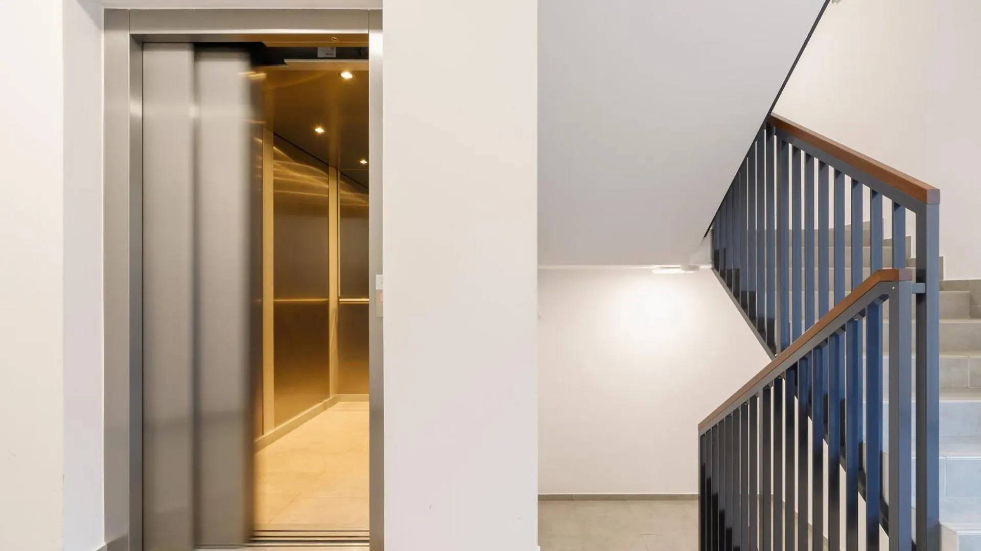 Podgorze Golden Oriole Apartment Cracow By Renters Prestige Krakow