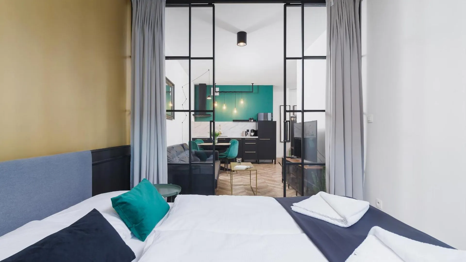 Podgorze Golden Oriole Apartment Cracow By Renters Prestige Krakow