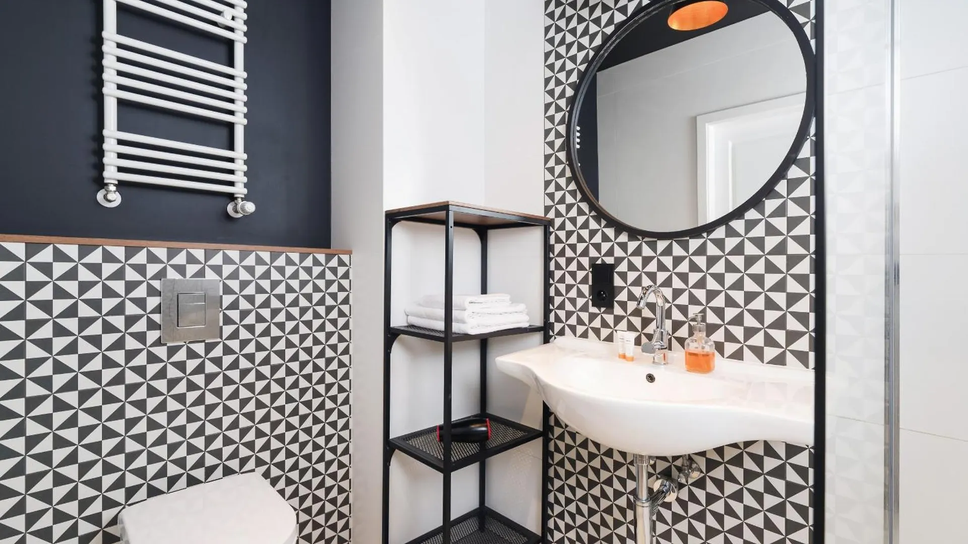 Podgorze Golden Oriole Apartment Cracow By Renters Prestige Krakow