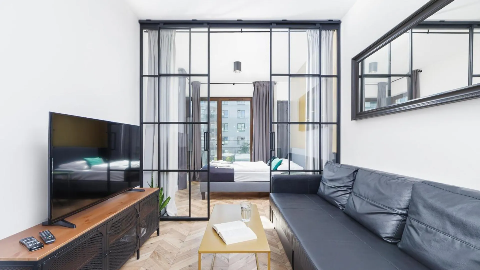Podgorze Golden Oriole Apartment Cracow By Renters Prestige Krakow