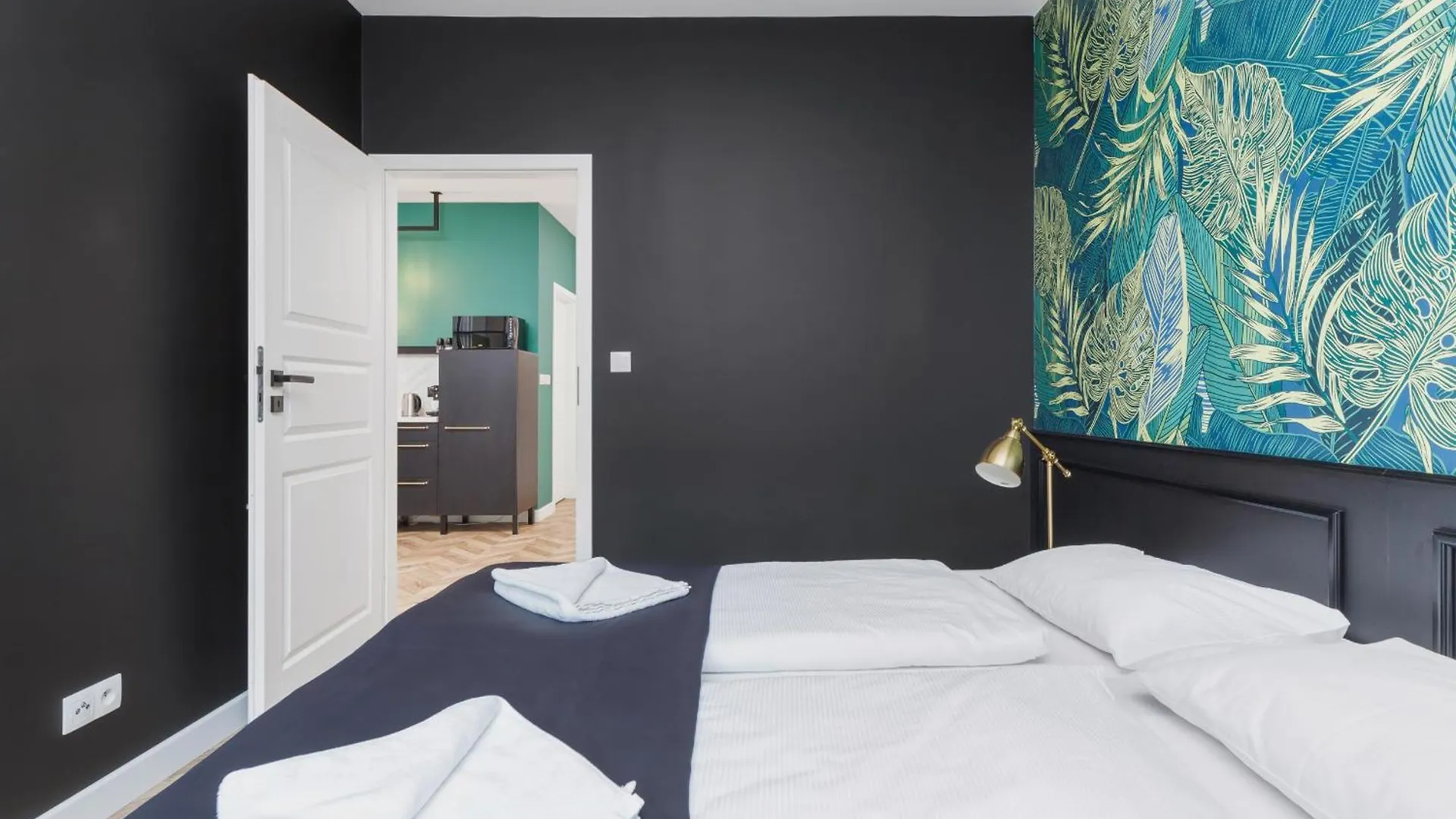 Podgorze Golden Oriole Apartment Cracow By Renters Prestige Krakow