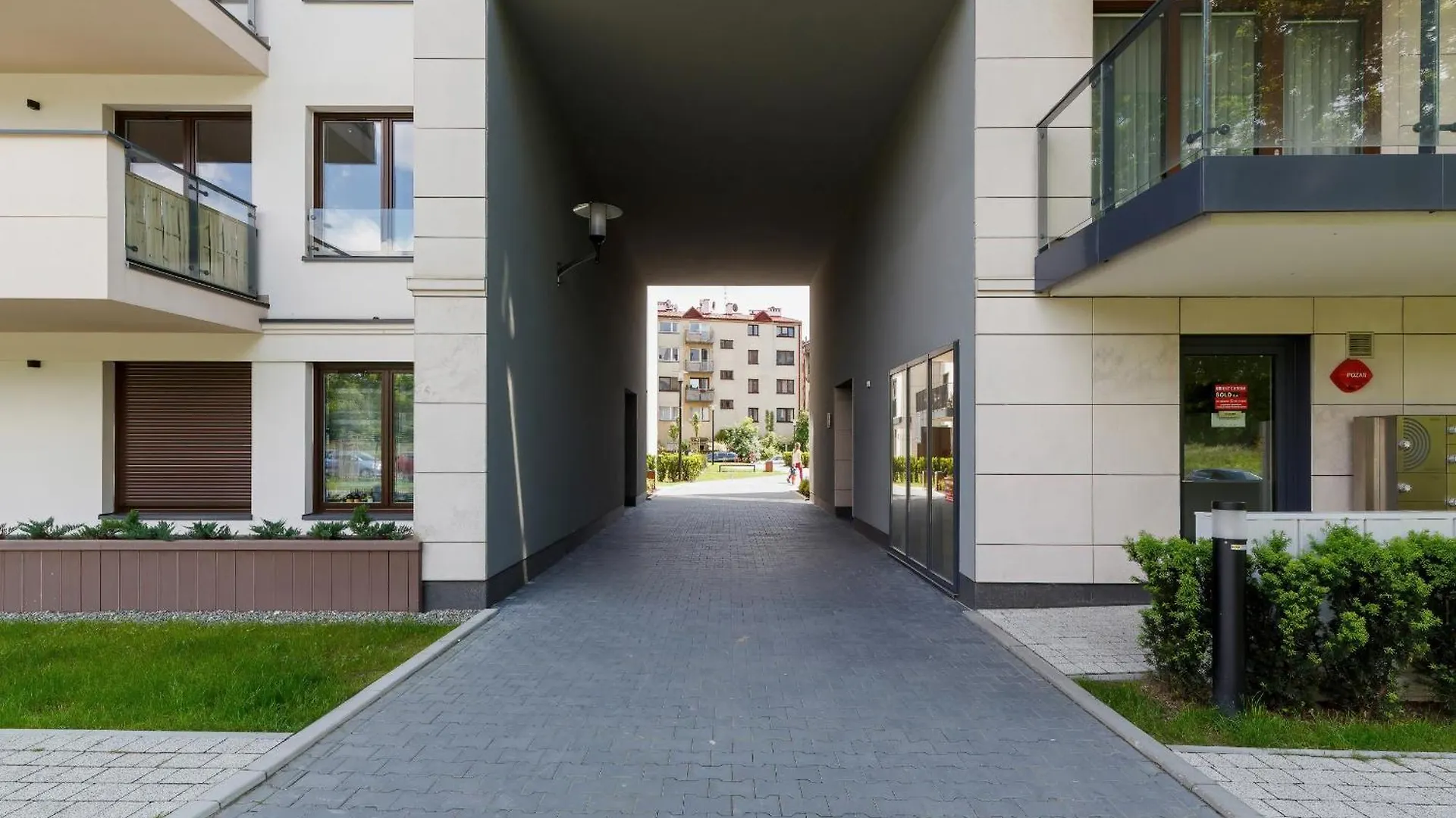 Podgorze Golden Oriole Apartment Cracow By Renters Prestige Krakow Poland